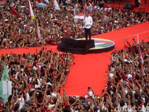 Kampanye di Purwokerto, Jokowi Cerita Masa Kecil dan Tawarkan 3 Kartunya
