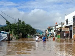 Jalan Kabupaten Bandung Terendam Banjir, Ini Jalur Alternatifnya