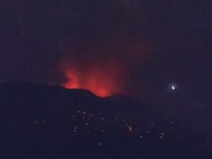 Gunung Agung Erupsi lagi, Tinggi Kolom Abu 5,1 Km