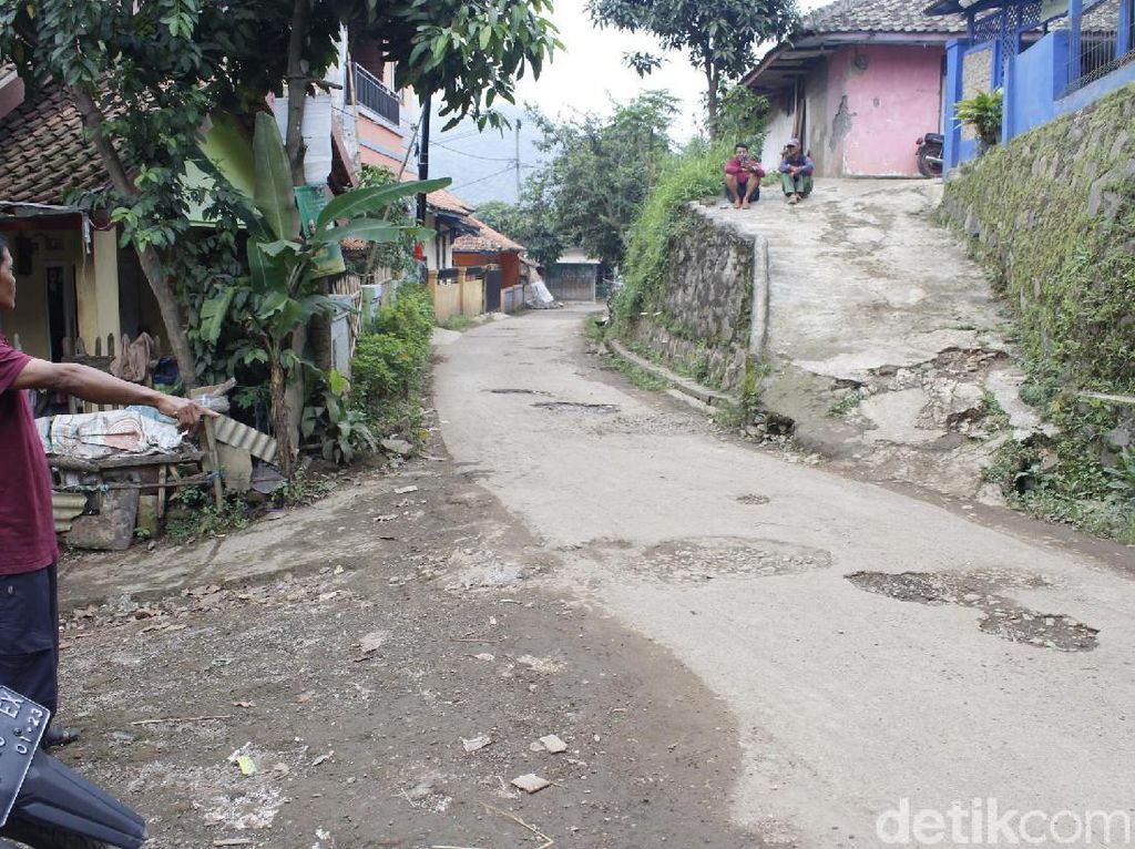 3 Polisi Dikabarkan Terluka Saat Sergap Terduga Teroris di Bandung 3 Polisi Dikabarkan Terluka Saat Sergap Terduga Teroris di Bandung