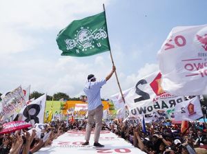 Aksi Sandi Kibaskan Bendera NU Jadi Kontroversi Baru Aksi Sandi Kibaskan Bendera NU Jadi Kontroversi Baru