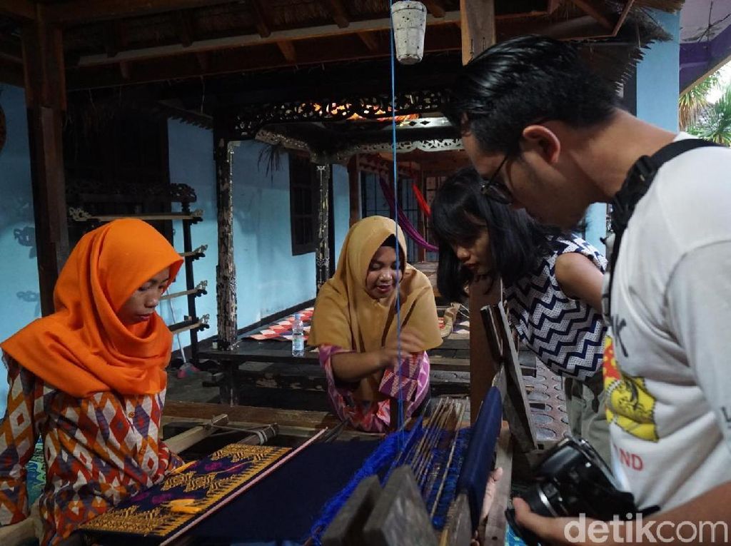 Mengintip Pembuatan Songket Lombok Mengintip Pembuatan Songket Lombok