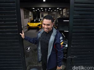 Crazy Rich Priok Rajin Bayar Pajak Ferrari cs yang Parkir di Gang