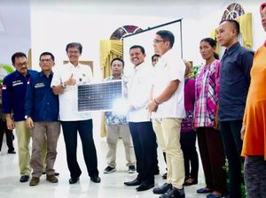 1.000 Lampu Tenaga Surya Terangi Warga Miskin di Sumedang