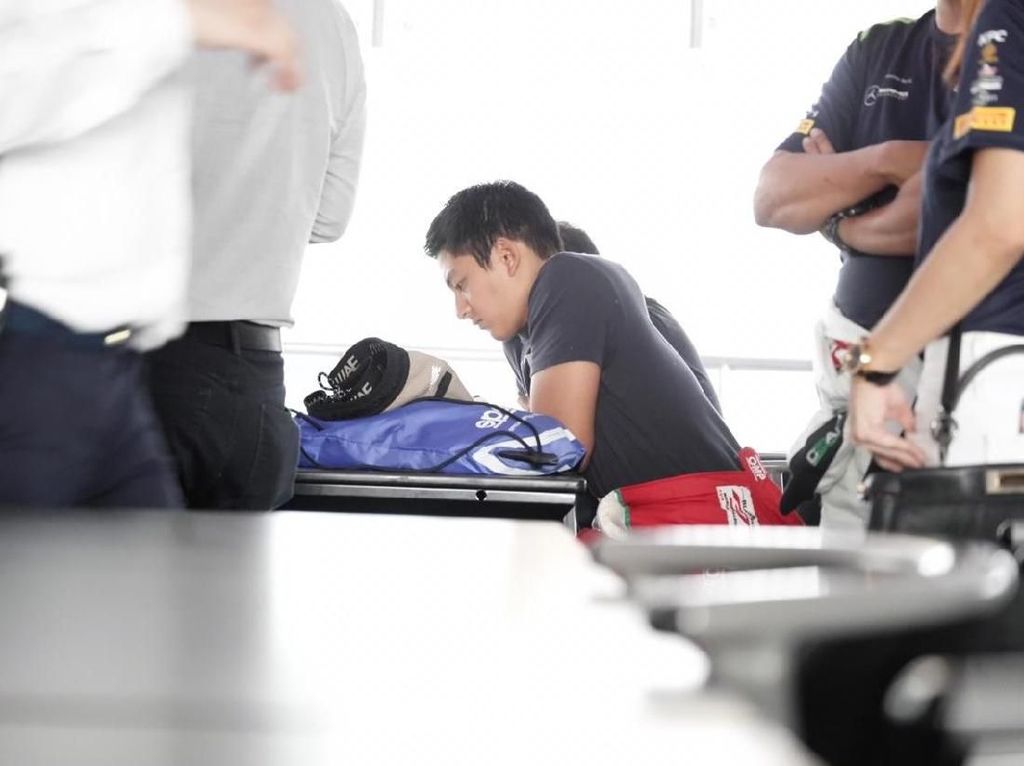 Kesibukan Rio Haryanto dan David Tjiptobiantoro Jelang Balapan Kesibukan Rio Haryanto dan David Tjiptobiantoro Jelang Balapan