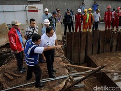 Anies Minta Pihak LRT Tanggung Jawab soal Banjir di Cawang