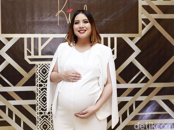 Jelang Lahiran, Tya Ariestya Ingin Punya Anak Lagi