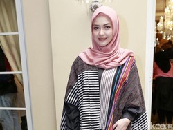 Revalina S Temat Tetap Semangat Meski Bisnis Hijab Menurun