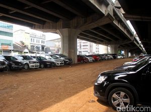 Parkiran MRT Fatmawati Kejauhan, Warga Pilih Parkir di Kolong Tol Parkiran MRT Fatmawati Kejauhan, Warga Pilih Parkir di Kolong Tol