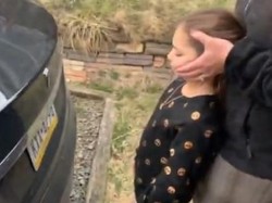 Ayah Cabut Gigi Anak Pakai Mobil, Warganet Geram