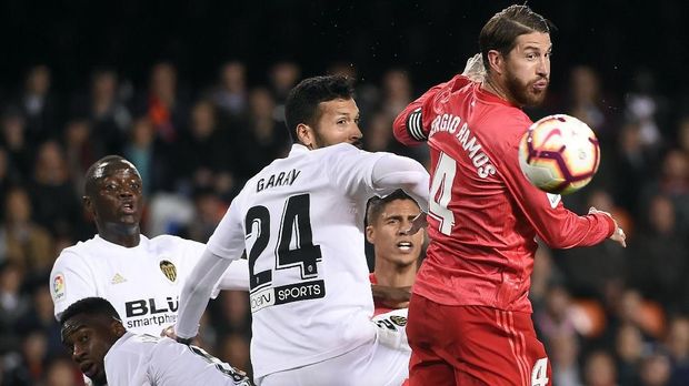 Ezequiel Garay menjadi salah satu Valencia yang positif virus corona.