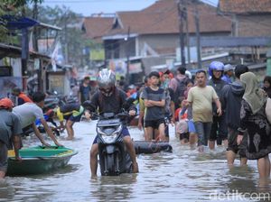 Jalur Dayeuhkolot-Banjaran Bandung Masih Terputus Banjir