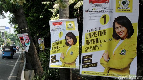 Duh,... APK Caleg Ini Kok Masangnya di Pepohonan Ibu Kota