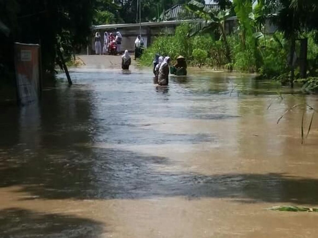 Sungai Tuntang Grobogan Meluap, Puluhan Rumah Sempat Terendam Banjir Sungai Tuntang Grobogan Meluap, Puluhan Rumah Sempat Terendam Banjir