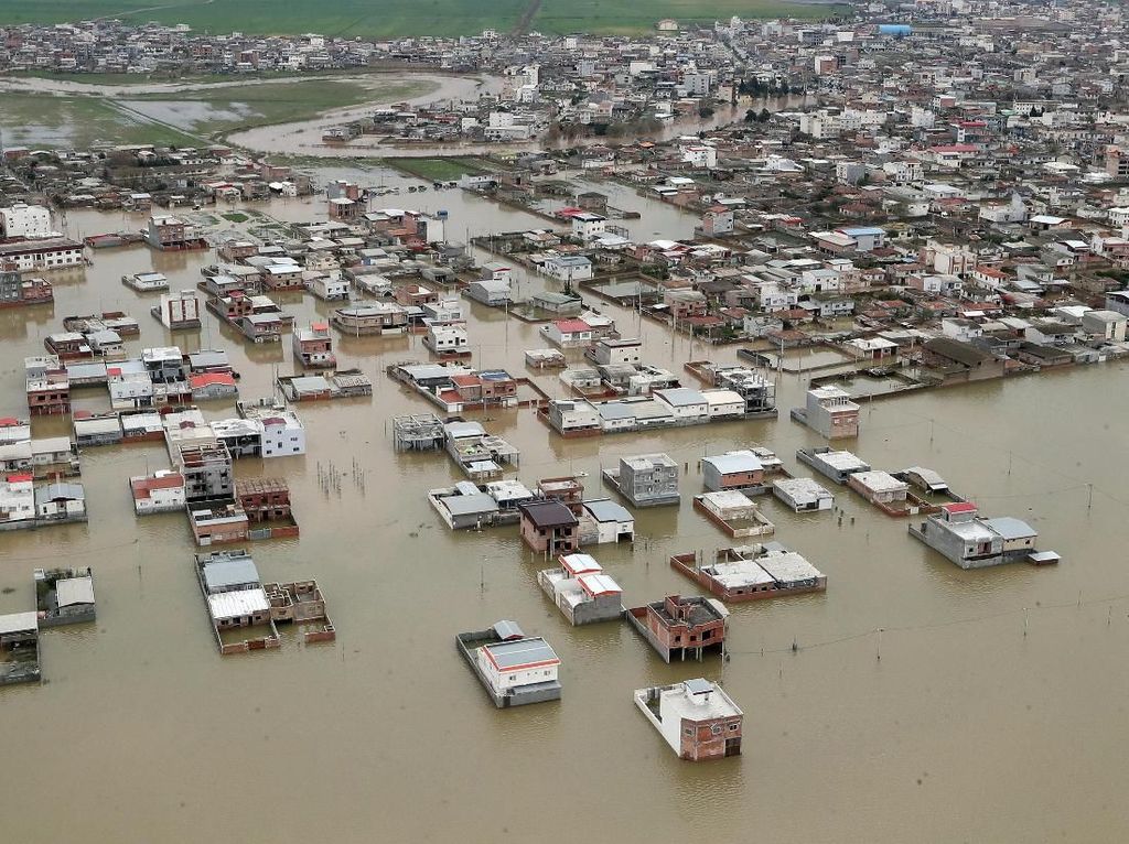 Korban Jiwa Akibat Banjir Dahsyat di Iran Bertambah Jadi 70 Orang Korban Jiwa Akibat Banjir Dahsyat di Iran Bertambah Jadi 70 Orang