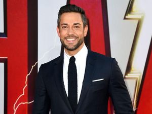 7 Fakta Menarik Zachary Levi, Superhero Kocak di Film Shazam!