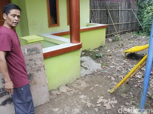 4 Polisi Diserang Sajam Saat Terduga Teroris Bandung Pura-pura Menyerah 4 Polisi Diserang Sajam Saat Terduga Teroris Bandung Pura-pura Menyerah