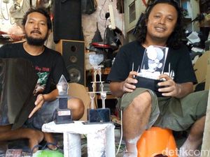 Di Ponorogo, Limbah Akrilik Disulap Jadi Lampu Tidur dan Diekspor Di Ponorogo, Limbah Akrilik Disulap Jadi Lampu Tidur dan Diekspor