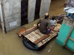 Banjir Genangi Kabupaten Bandung, Ratusan Warga Kembali Mengungsi Banjir Genangi Kabupaten Bandung, Ratusan Warga Kembali Mengungsi