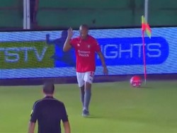 Diteriaki Suara Monyet, Pemain Brasil Ini Keluar Lapangan