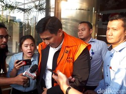 Bowo Sidik Terus Menunduk dan Irit Bicara soal Amplop Cap Jempol