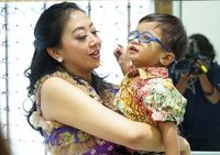 Kecemasan Asri Welas Jelang Operasi Mata Putranya