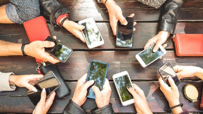 Ilustrasi ponsel. Foto: istock Ilustrasi ponsel. Foto: istock