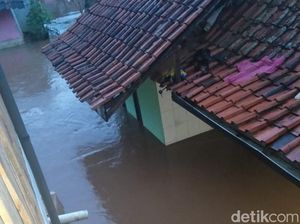 Banjir Kembali Terjang Kabupaten Bandung Saat Warga Tertidur