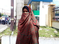 Uniknya Gaya Hijab Cadar Khas Dompu, NTB, Pakai Sarung Sekujur Tubuh