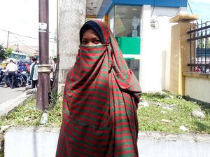 Uniknya Gaya Hijab Cadar Khas Dompu, NTB, Pakai Sarung Sekujur Tubuh Uniknya Gaya Hijab Cadar Khas Dompu, NTB, Pakai Sarung Sekujur Tubuh