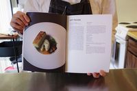 Buka Resto Pop-Up di Apartemen, Mahasiswa Ini Kini Bikin Buku Masak