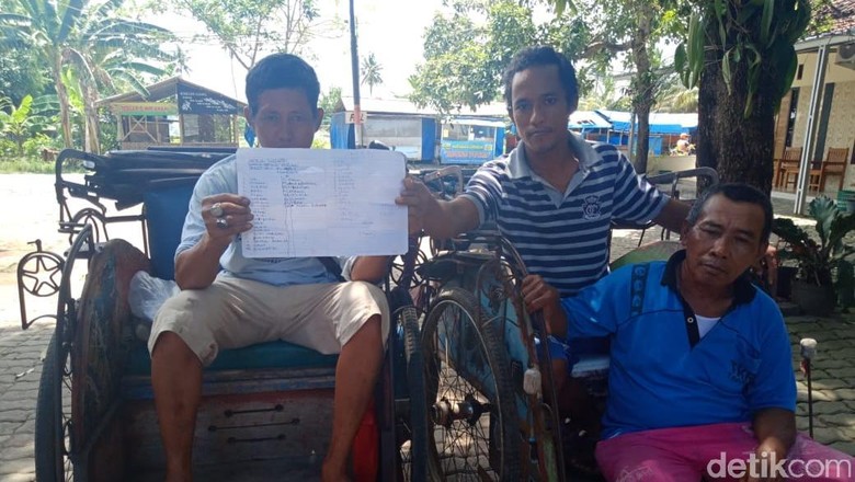 Pengemudi Becak Protes Transportasi Online Masuk Pangandaran