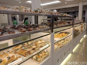 10 Bakery Legendaris di Bogor, Ada yang Berusia 105 Tahun! 10 Bakery Legendaris di Bogor, Ada yang Berusia 105 Tahun!