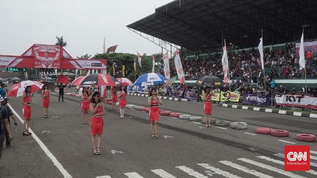 Suasana salah satu road race di Indonesia.