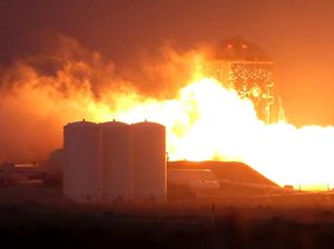 SpaceX Sukses Uji Coba Calon Roket Pengantar Manusia ke Mars