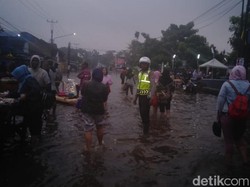 Banjir, Jalan Raya Dayeuhkolot-Banjaran Masih Terputus