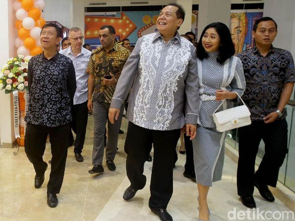 Senyum Cerah Chairul Tanjung Resmikan Trans Studio Mall Cibubur