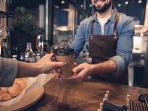Niat Belikan Kopi Gratis Wanita Ini Justru Dapat Balasan Tak Terduga Niat Belikan Kopi Gratis Wanita Ini Justru Dapat Balasan Tak Terduga