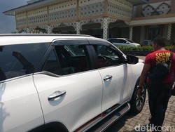 Aksi Pecah Kaca di  Parkiran Masjid Agung Cilegon, Duit Rp 400 Juta Raib