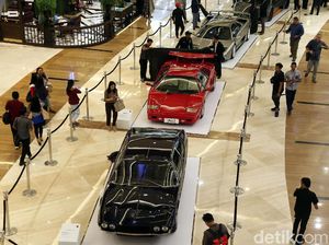 Keren! Lamborghini Klasik Nampang di Mall