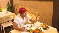 Sebelum Terseret Skandal Video Seks, Penyanyi Roy Kim Hobi Kulineran