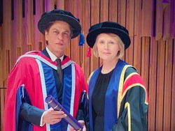 Selamat! Shah Rukh Khan Dapat Gelar Doktor Kehormatan ke-4