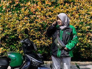 Kisah Inspiratif Driver Grab Lulus dengan Predikat Cumlaude