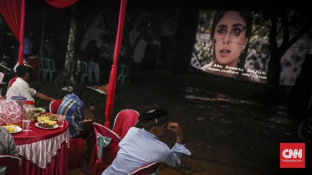 Menemukan Layar Tancap di Pengkolan Bintaro