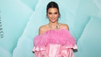 10 Selebriti dengan Bakat Aneh, Bikin Terheran-heran