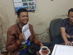 Pegawai dan Mahasiswa Datangi KPU Serang Demi Pindah Memilih