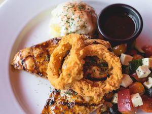 5 Tempat Makan Steak hingga Ngopi di Pondok Indah Mall 5 Tempat Makan Steak hingga Ngopi di Pondok Indah Mall
