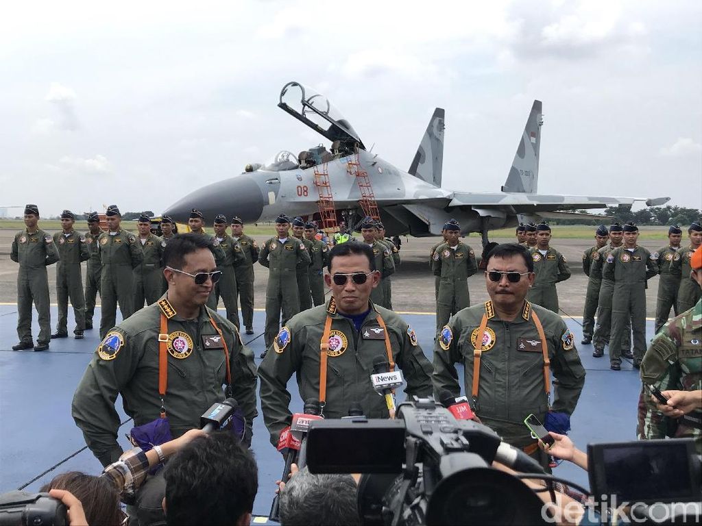 Jajal Sukhoi Su-30, KSAD dan KSAL Dapat Wing Penerbang dari KSAU Jajal Sukhoi Su-30, KSAD dan KSAL Dapat Wing Penerbang dari KSAU
