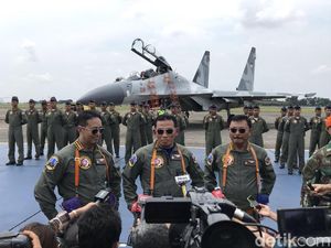 Jajal Sukhoi Su-30, KSAD dan KSAL Dapat Wing Penerbang dari KSAU Jajal Sukhoi Su-30, KSAD dan KSAL Dapat Wing Penerbang dari KSAU