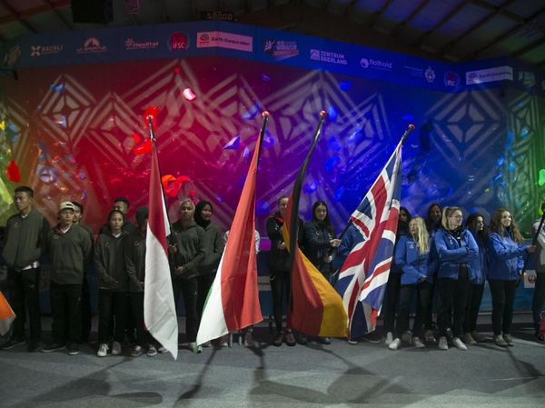 Aksi Aries Spiderwoman dkk di Kejuaraan Dunia Panjat Tebing